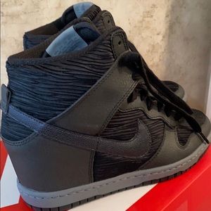 Women’s Dunk Sky Hi, Black, Size 9